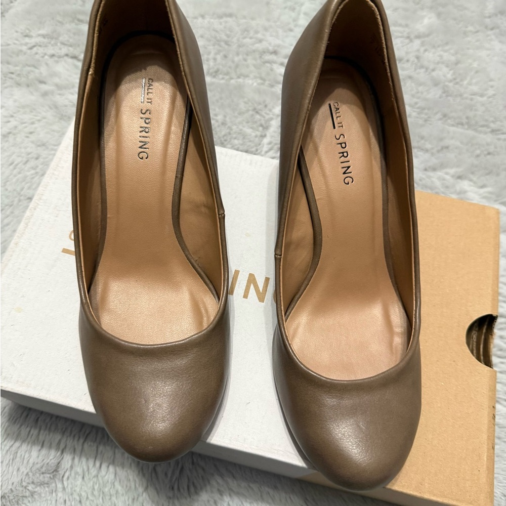 Call it spring wedge heals - Picture 3 of 5